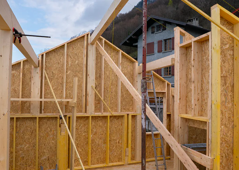 Montage murs à ossature bois, extension maison Chablais