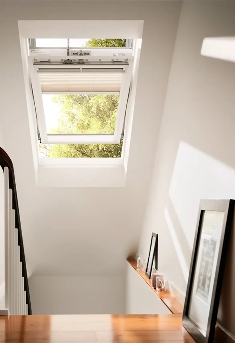 Pose de fenêtre de toit Velux, artisan couvreur Haute-Savoie — C2K Charpente
